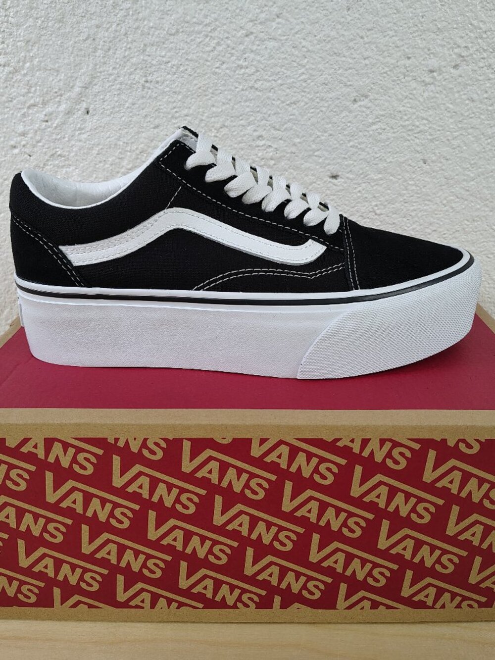 VANS Old Skool Stackform Shoes Womens 8 US Suede Platforms